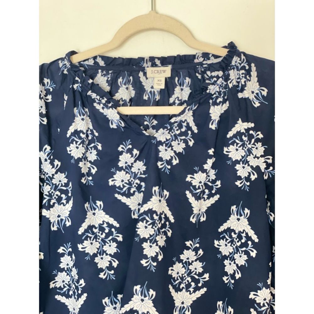 J. Crew Factory Navy Floral Long Sleeves Blouse Preppy top Size XS- Small A4 - Picture 9 of 11